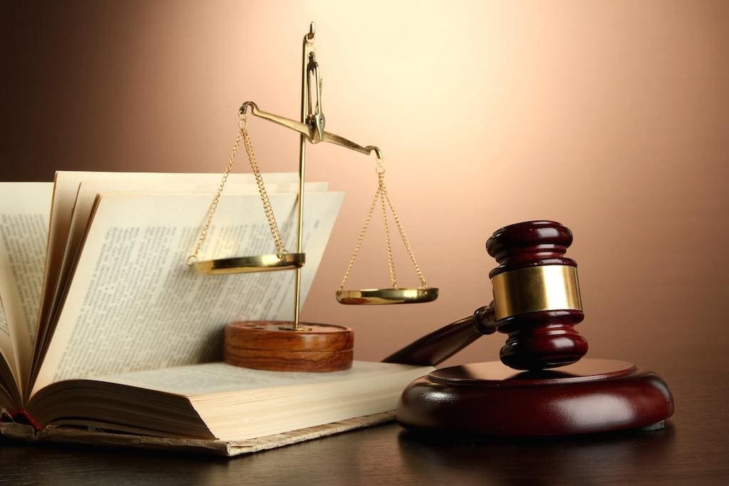 Lawyer Vs. Attorney – 3 Key Differences (Comparison Table)