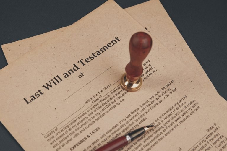 Difference Between Executor and Trustee (With Comparison Table)