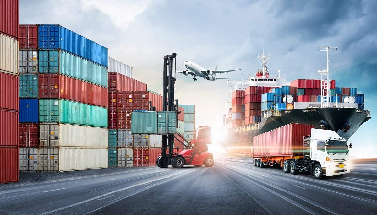 supply-chain-management-vs-logistics-what-s-the-difference