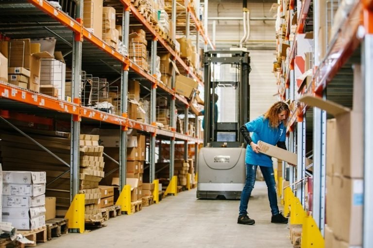 Wholesaler Vs. Distributor How Do They Differ? Difference Camp